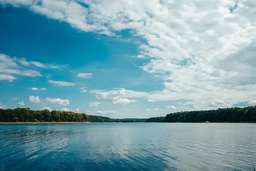 Holzhaus direkt am See Priepert Exterior foto