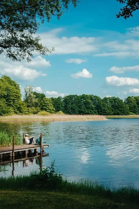 Holzhaus direkt am See Priepert Exterior foto