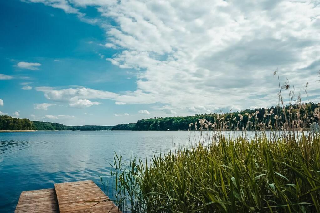Holzhaus direkt am See Priepert Exterior foto