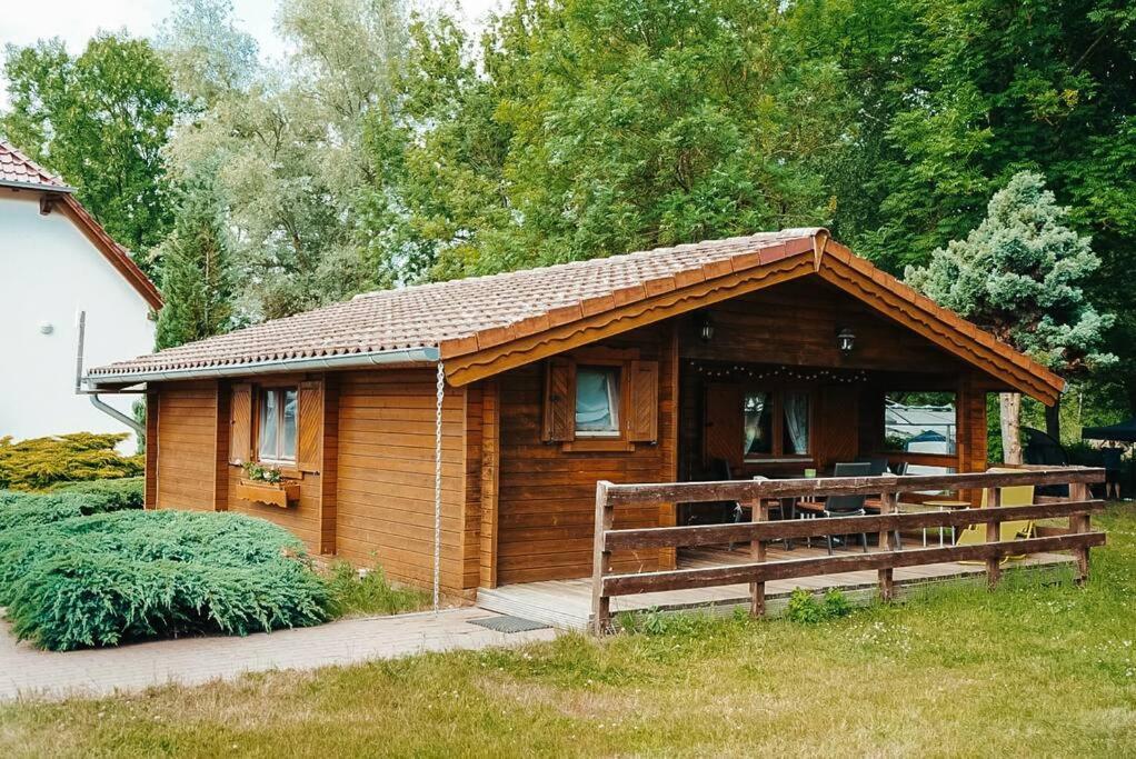 Holzhaus direkt am See Priepert Exterior foto